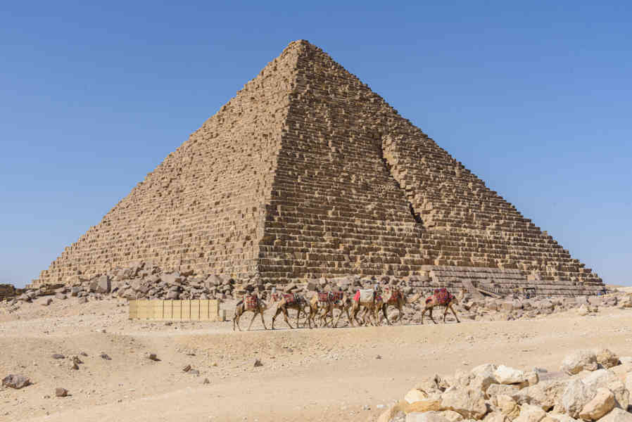 Egipto 022 - necrópolis de El Giza - pirámide de Micerinos.jpg